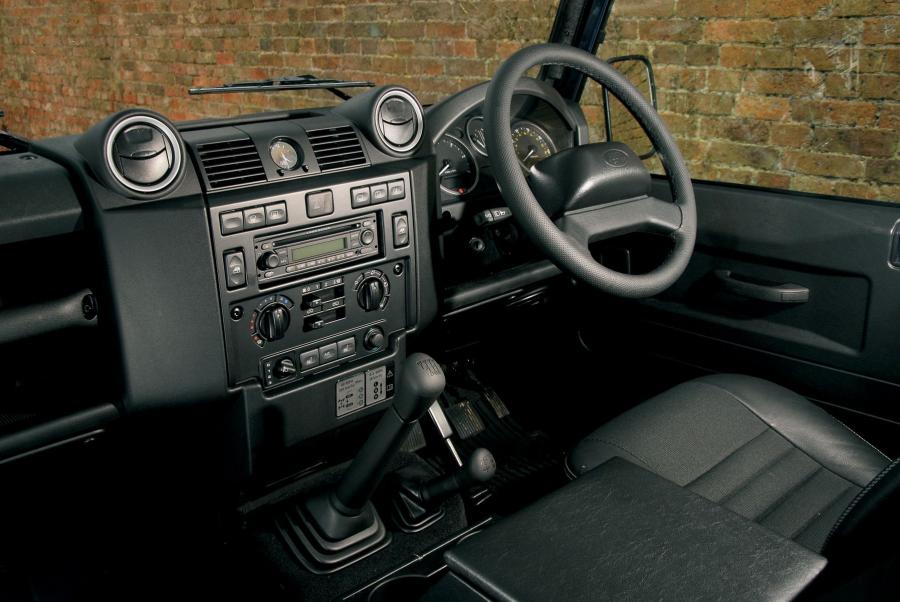  Land Rover Defender 2006 года  (фото 36 из 227)